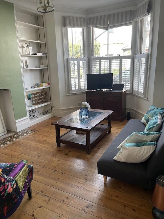 런던 Beautiful Ground Floor Garden Flat 아파트 외부 사진